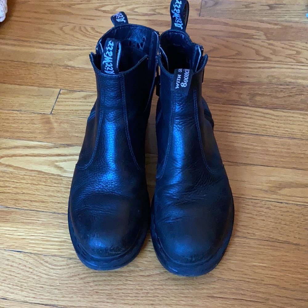 Dr Martens zip-up chelsea boot. Insside zippers have been replaced!!!!!